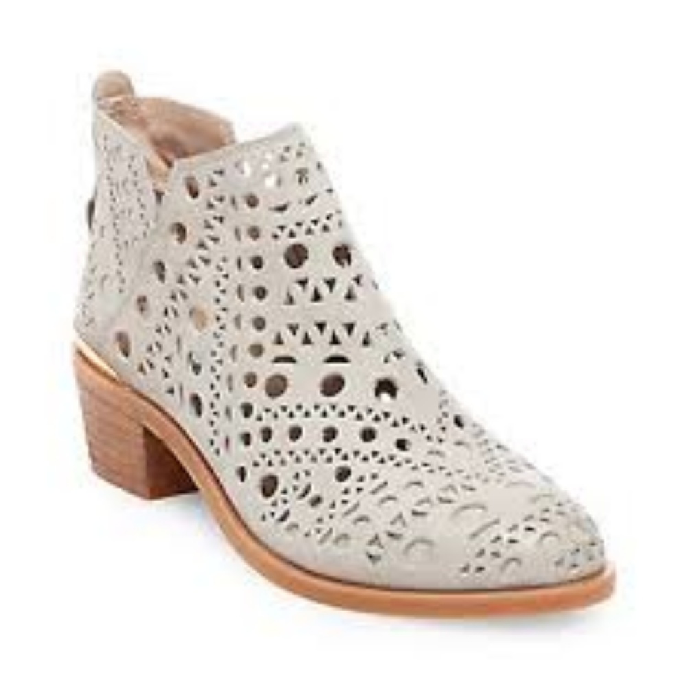 Brand New Steve Madden Beige Booties